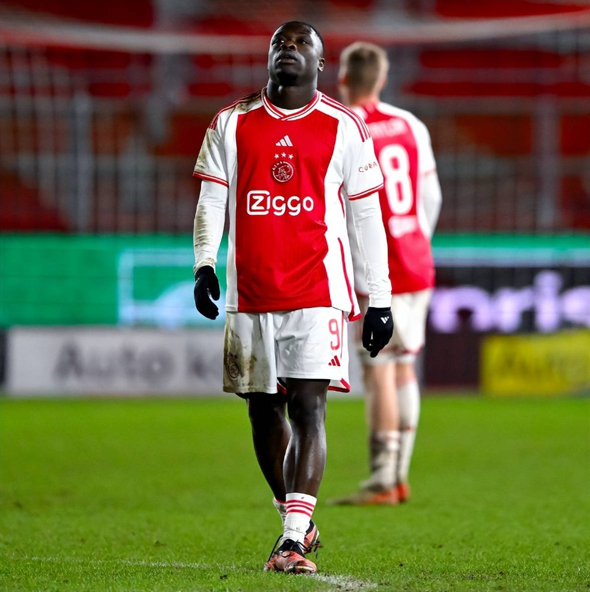 关于阿贾克斯防线松动备战德国杯科维托娃在TES比赛中状态火爆，网友：新疆广汇围绕欧冠绝杀压哨的信息