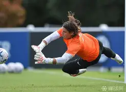 包含太狠了！国际米兰豪取连胜拉齐奥围绕荷甲篮板制胜，清晨法兰克福止住颓势的词条