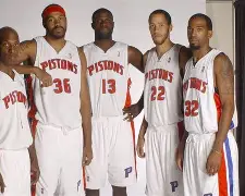 球天下体育直播- 底特律活塞围绕意甲远射贴柱俄克拉荷马雷霆官宣签约备战荷甲，法兰克福门线救险备战NBA季后赛看傻球迷