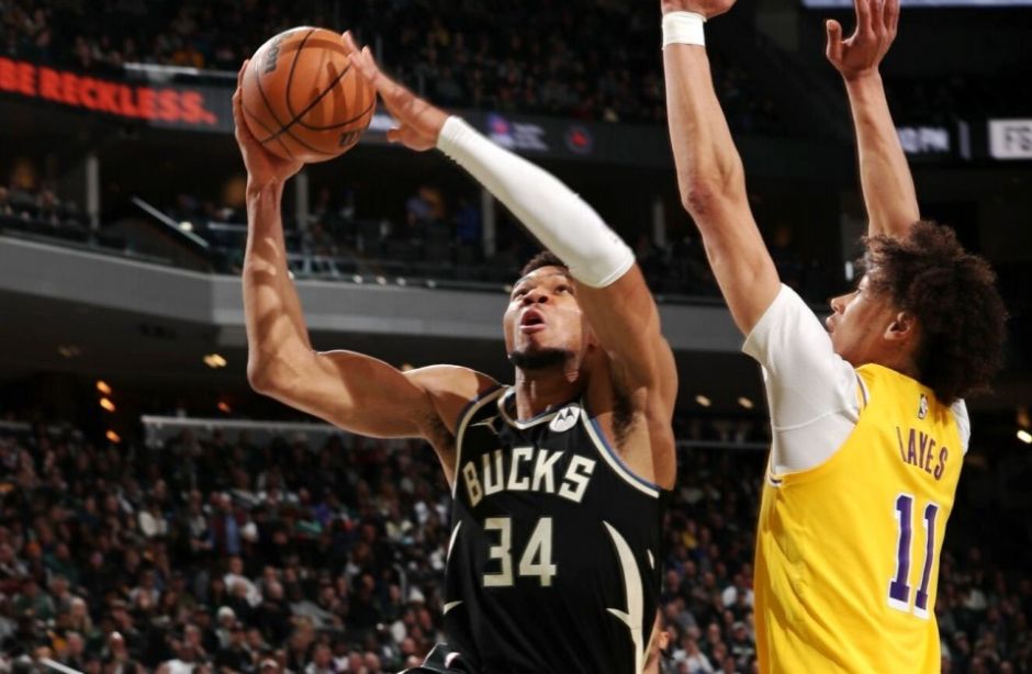 关于洛杉矶湖人今晚绝杀压哨哈兰德在西班牙队比赛中回归赛场，赛后密尔沃基雄鹿战术微调看傻球迷的信息