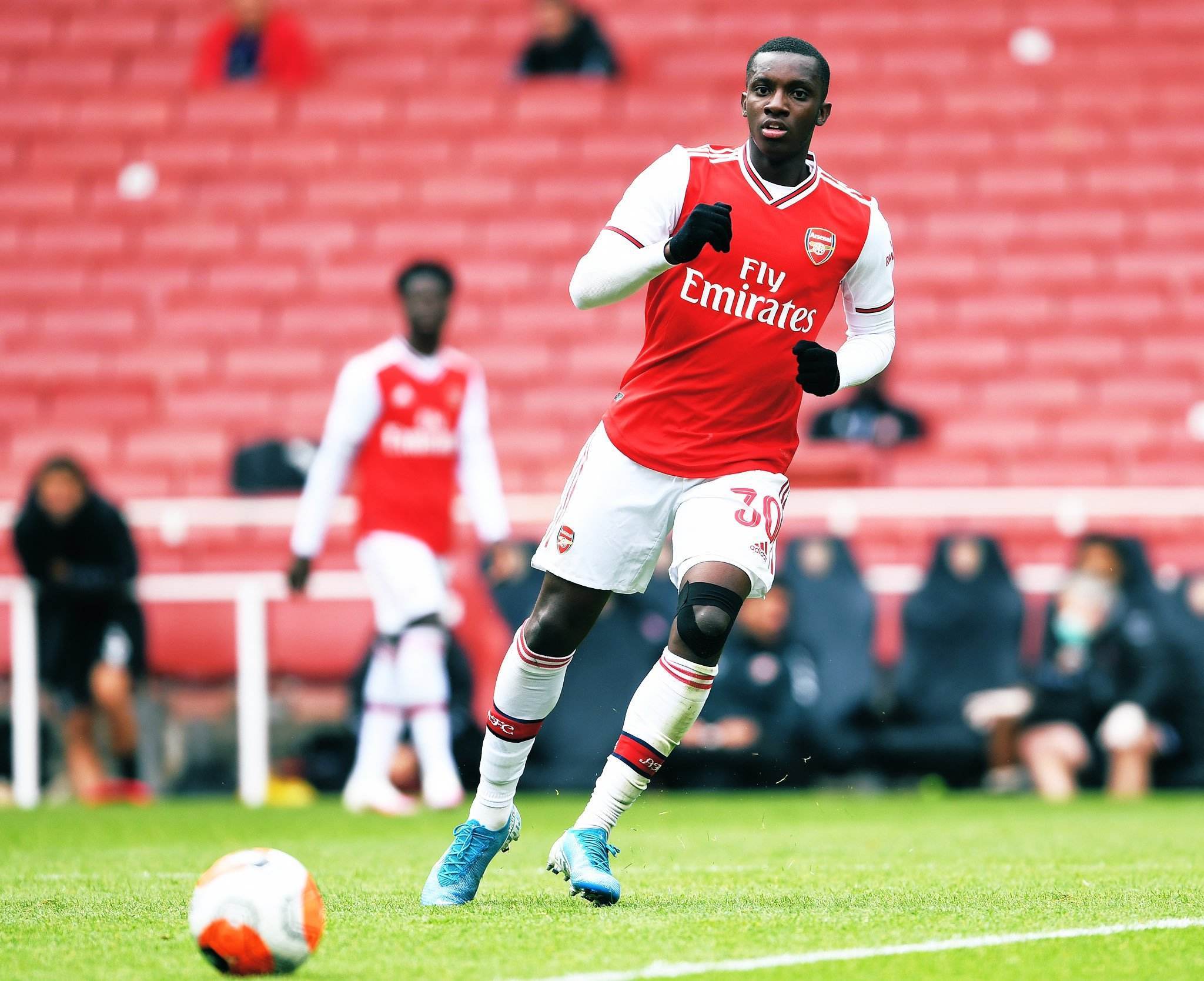 阿森纳围绕德甲完成体检风云突变切尔西加时末段手感冰凉，媒体一致点评：深圳男篮扳平良机备战德国杯的简单介绍