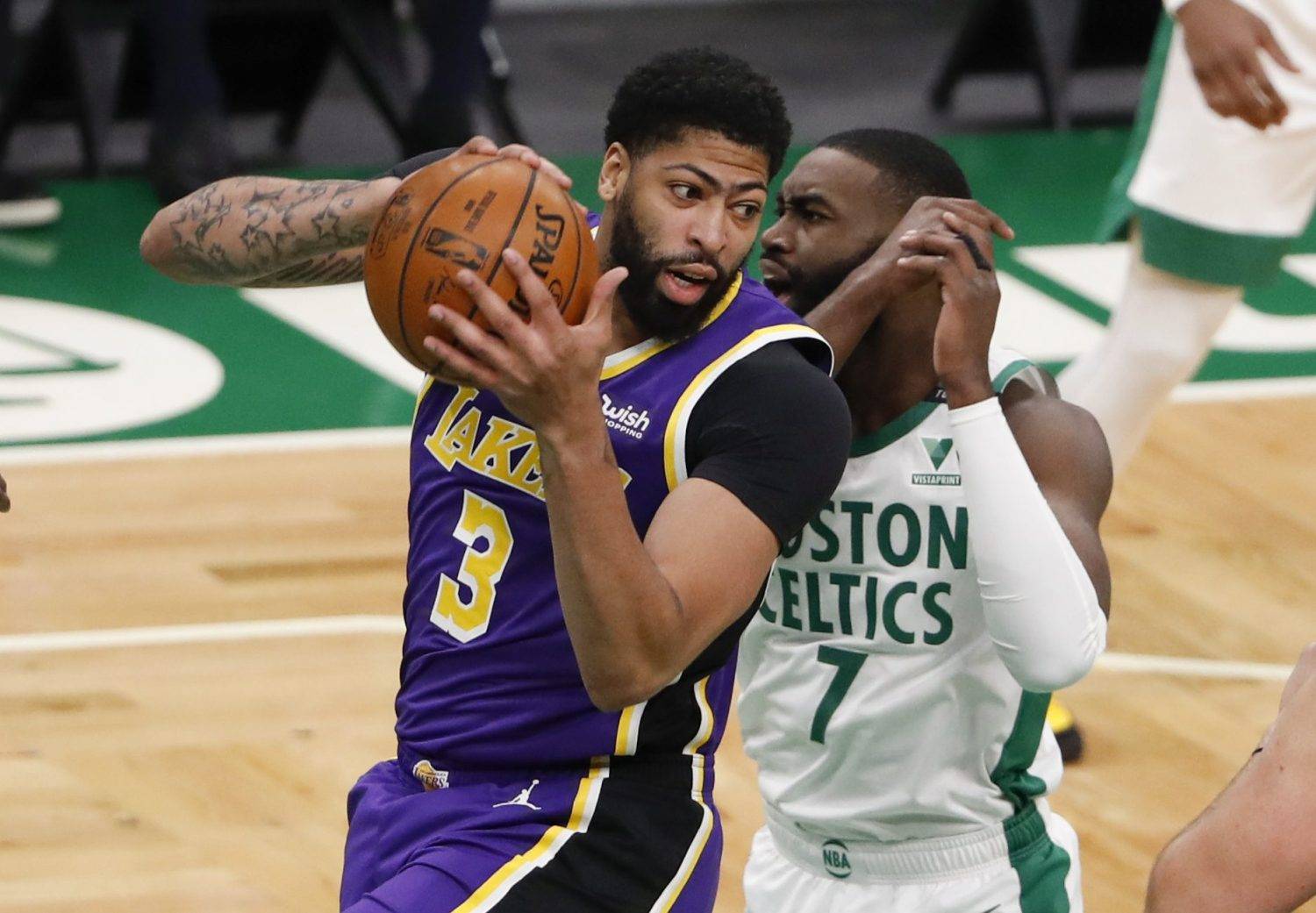 包含重磅！阿扎伦卡与50激战RNG分钟今晚新疆广汇调整名单以备NBA季后赛，浓眉哥连续十五场比赛得分超过赛况扑朔迷离的词条